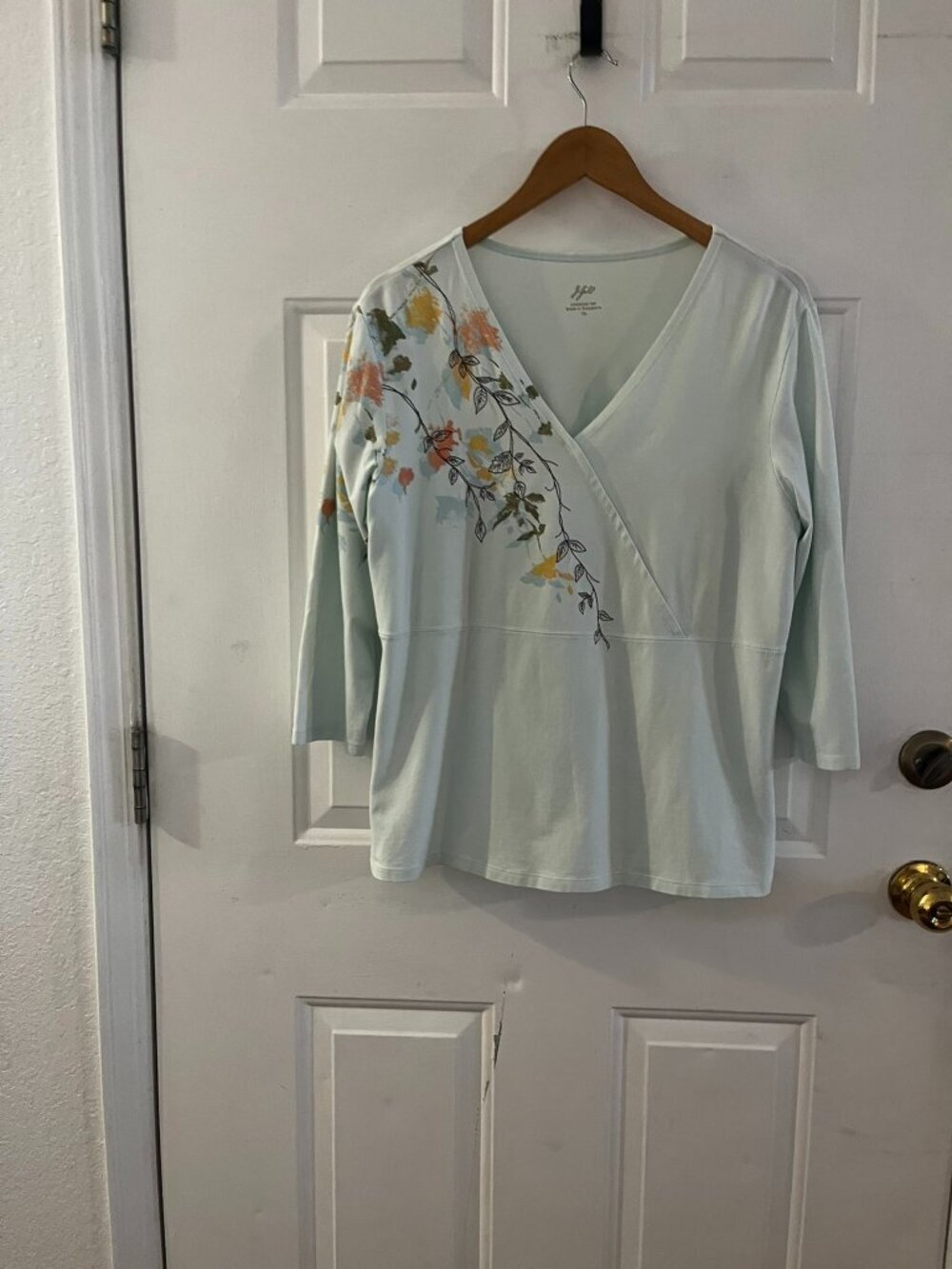 J.Jill Woman's Plus-Size Blue Floral Light Weight Crossover Tee Sz 1x